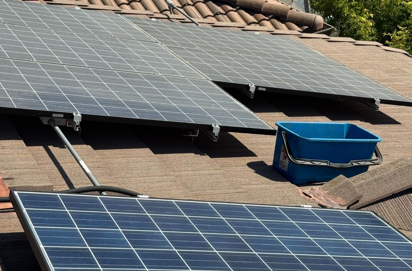 A Slon Exterior Care technician washing solar panels in Sunnyvale, CA, ensuring maximum energy efficiency.