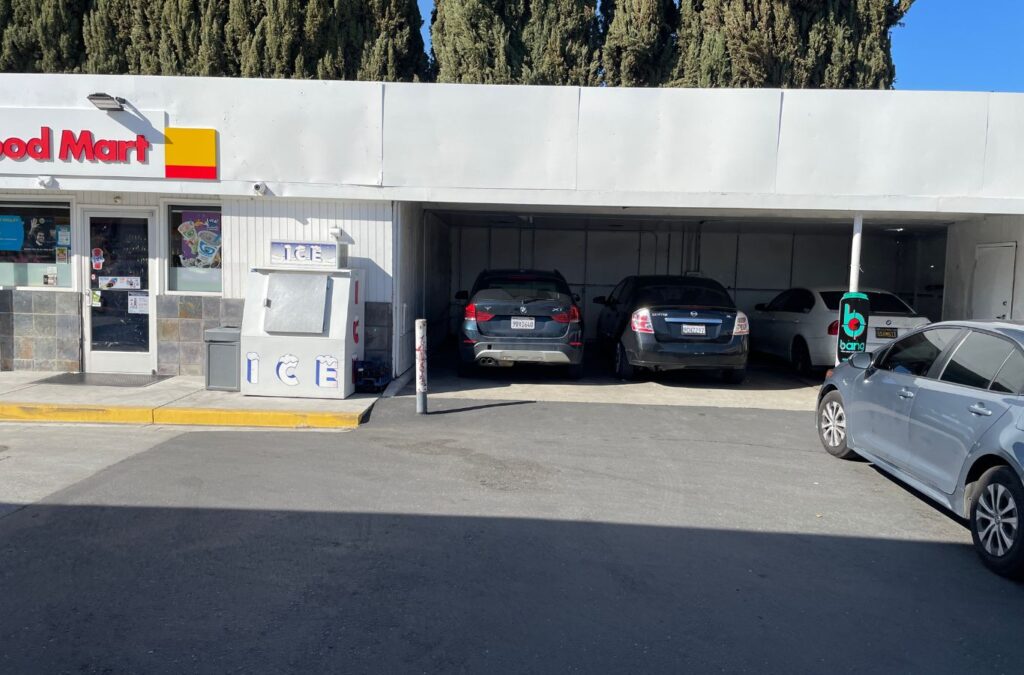 A Slon Exterior Care team member cleaning a commercial property in Milpitas, CA, emphasizing eco-friendly and effective methods.