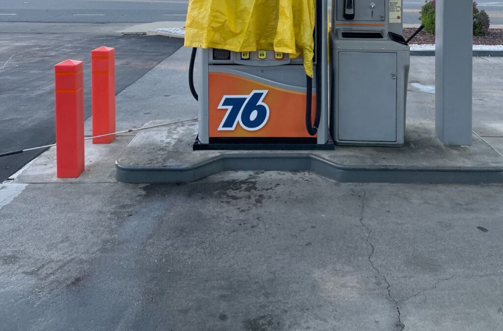 A skilled Slon Exterior Care employee performing professional pressure washing for a local business in Santa Clara, CA. Commercial Pressure Washing near me.