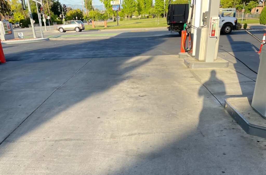 Slon Exterior Care technician pressure washing a Newark, CA office building exterior with advanced tools, delivering professional and spotless results.