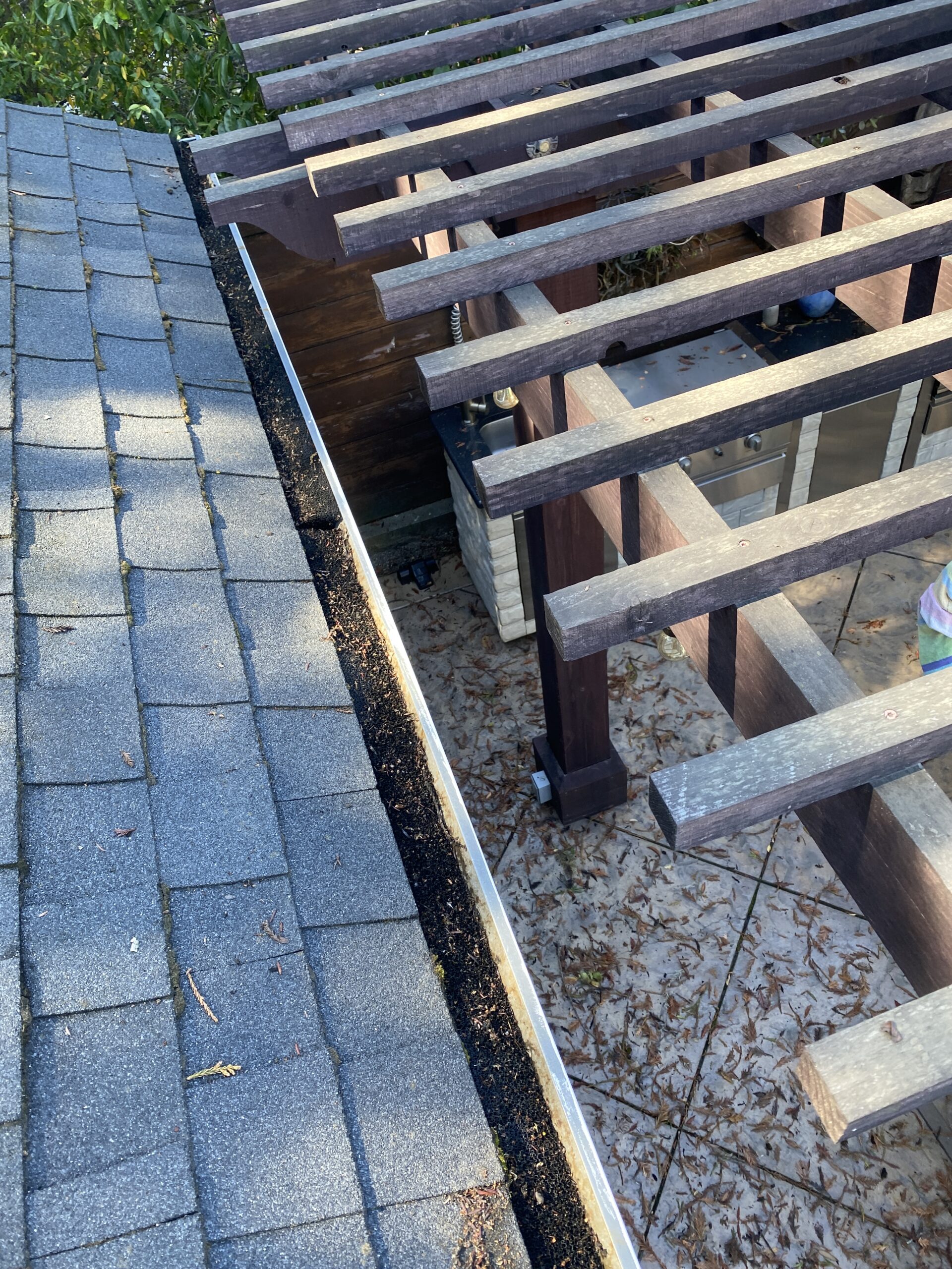 HOA-GUTTER-CLEANING-SERVICES-FOR-COMMUNITIES