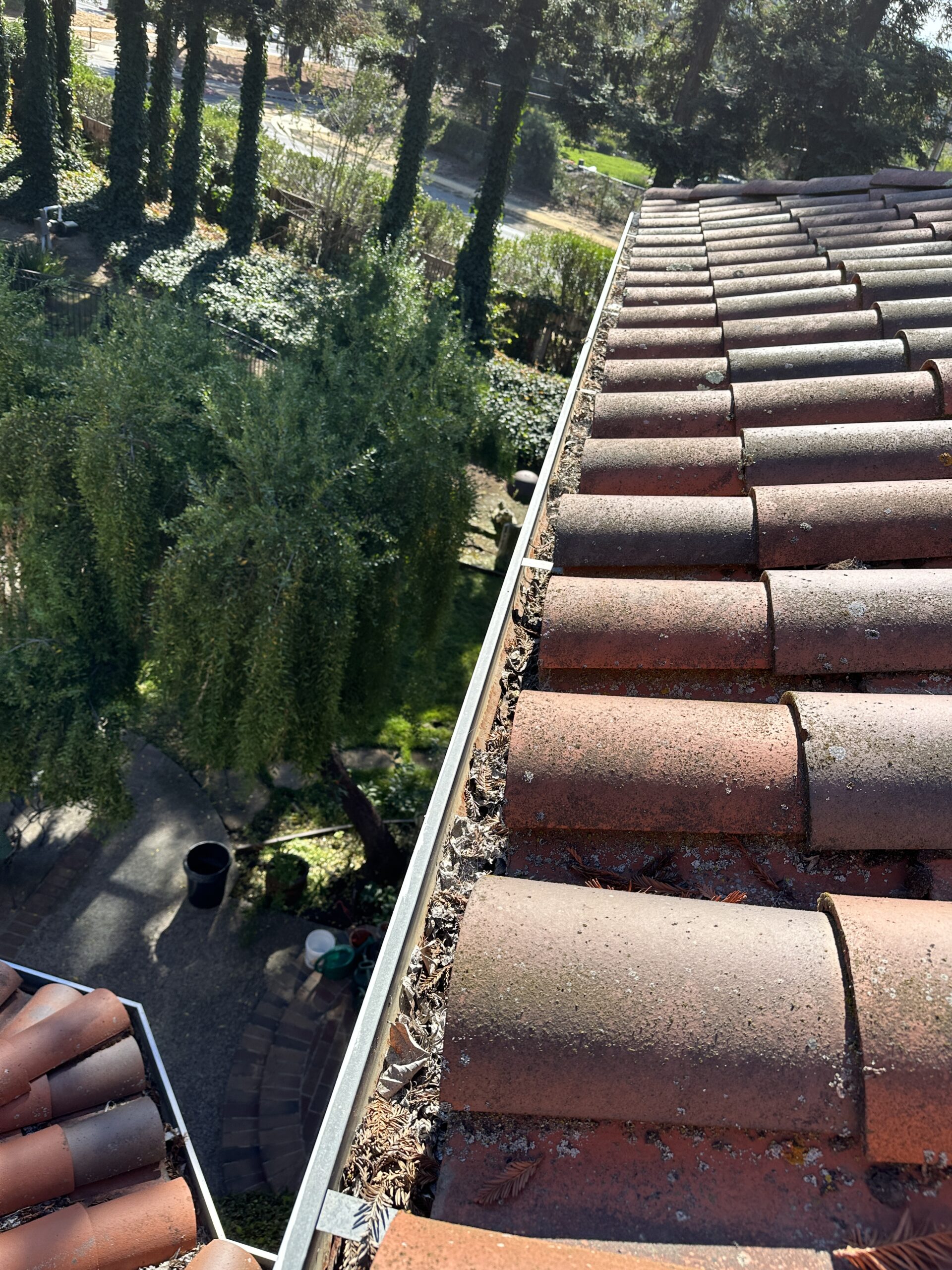 HOA-GUTTER-CLEANING
