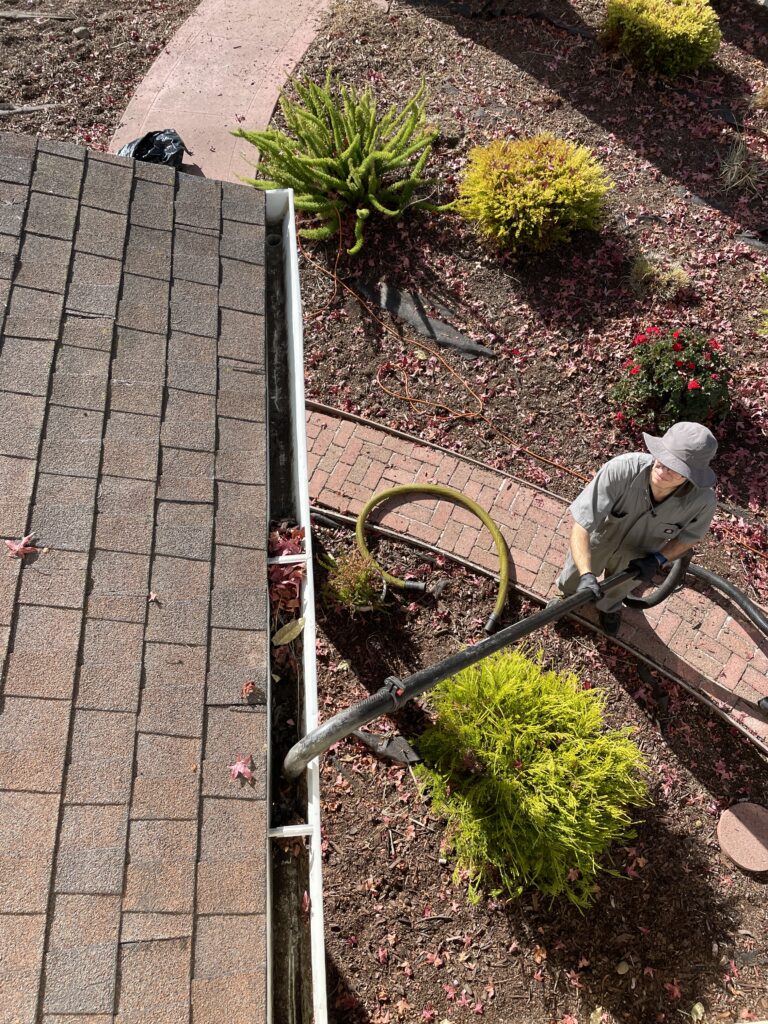 HOA GUTTER CLEANING SERVICES